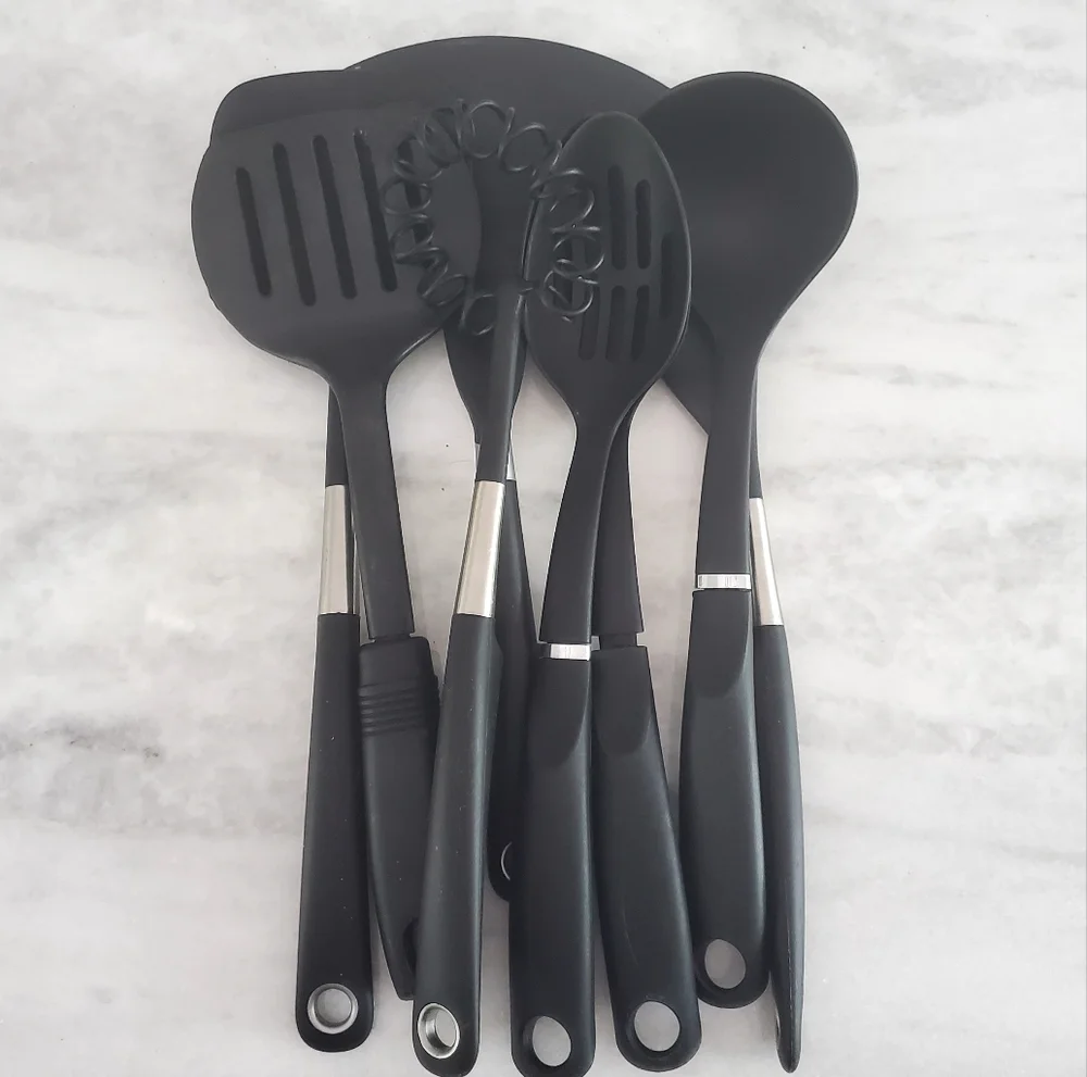 Set Of 8 Plastic Cooking Utensils 3 Measuring Cups 4 Measuring Spoons